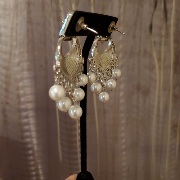 Earrings - Picture 3 of 4